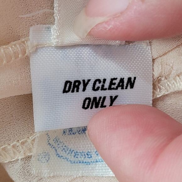 Vintage Beige Lace‑Collar Swing Dress—Belt with Knee Boots & Structured Coat (M) - Picture 14 of 15